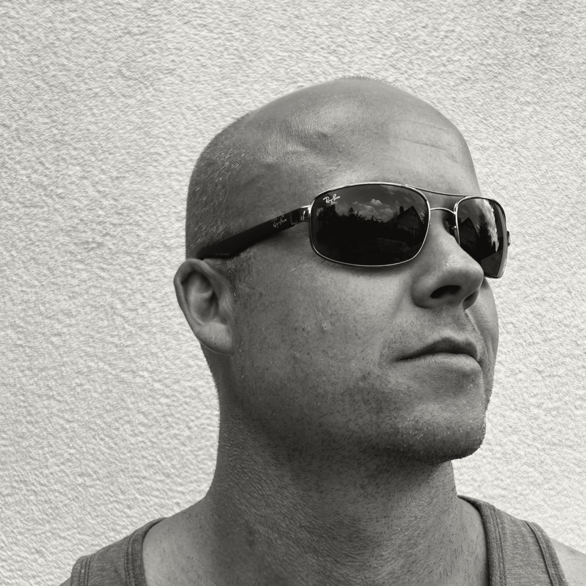 Dreamcap performing a house DJ set during a New Year’s Eve celebration, mixing uplifting house tracks as the crowd dances and celebrates the start of the new year.