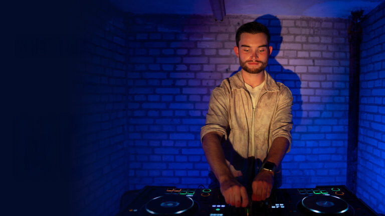 Murr performing live, mixing hard house