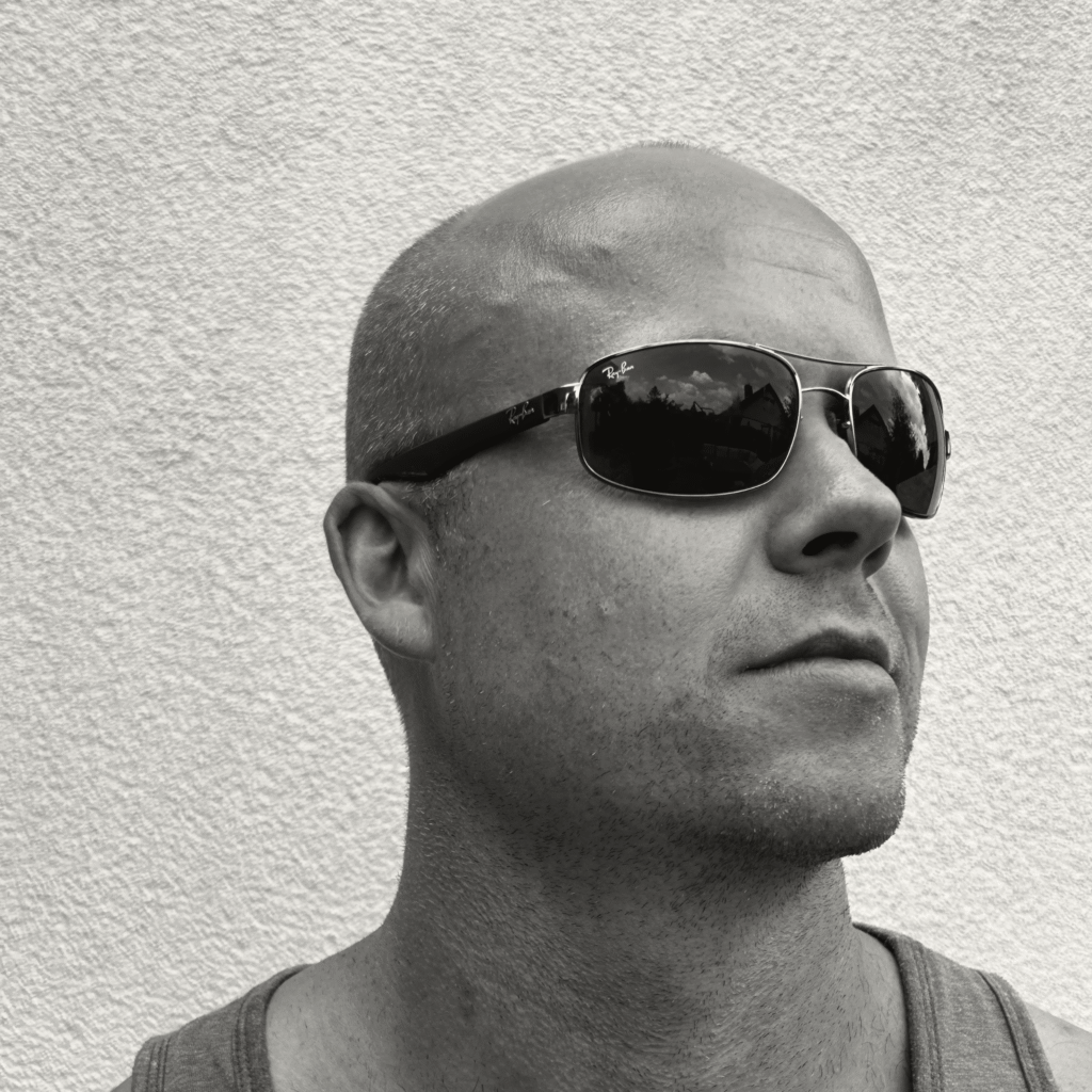 Dreamcap performing a house DJ set during a New Year’s Eve celebration, mixing uplifting house tracks as the crowd dances and celebrates the start of the new year.