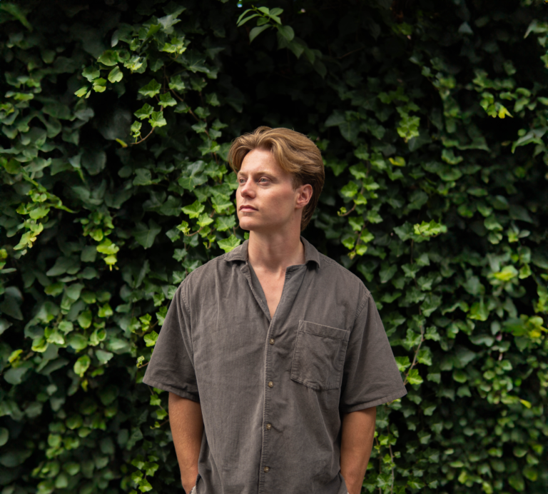 Frasjan performing live, mixing Italo house and hard house