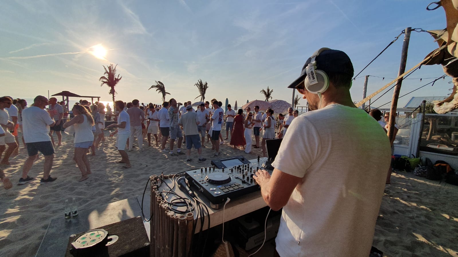 JS Berg performing live, mixing disco and afro house