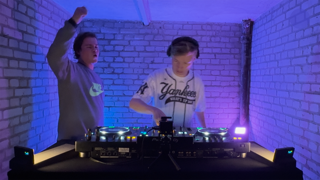 PresidentBrie and Aviøthic performing live, mixing techno