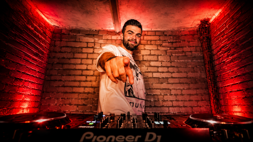 UK Garage meets Breakbeat beneath the surface. For this Shelter Session, MAGAS steps into the bunker with a set built around UK Garage, Breakbeat and bass-driven underground sounds. Swinging drums, broken rhythms and heavy low-end form the foundation, while the energy constantly shifts between deeper grooves and more explosive moments. Rather than relying on the straight four-to-the-floor rhythm that defines many electronic sets, MAGAS brings a completely different kind of movement to the Shelter. Shuffled UK Garage rhythms meet punchy breakbeats, bass-heavy selections and unexpected switches, creating a set that feels unpredictable while still maintaining a natural sense of flow. Throughout the session, rhythm takes the lead. Tracks move between rolling grooves, sharp percussion and heavier bass-driven sections, giving MAGAS room to continuously change the atmosphere without losing momentum. The result is a dynamic journey through different corners of the UK Garage and Breakbeat sound. Recorded inside one of the Netherlands' hidden bunkers, this Shelter Session represents what Beats & Stories is all about: electronic music in its purest form. No stage. No crowd. No distractions. Just the artist, the music and an authentic underground location. For anyone used to the driving pulse of Techno, this session offers something different. And whether you're already into UK Garage and Breakbeat or discovering these sounds for the first time, MAGAS delivers a raw underground set built around rhythm, bass and movement. Watch the full UK Garage & Breakbeat Shelter Session by MAGAS now and experience a different side of the underground.