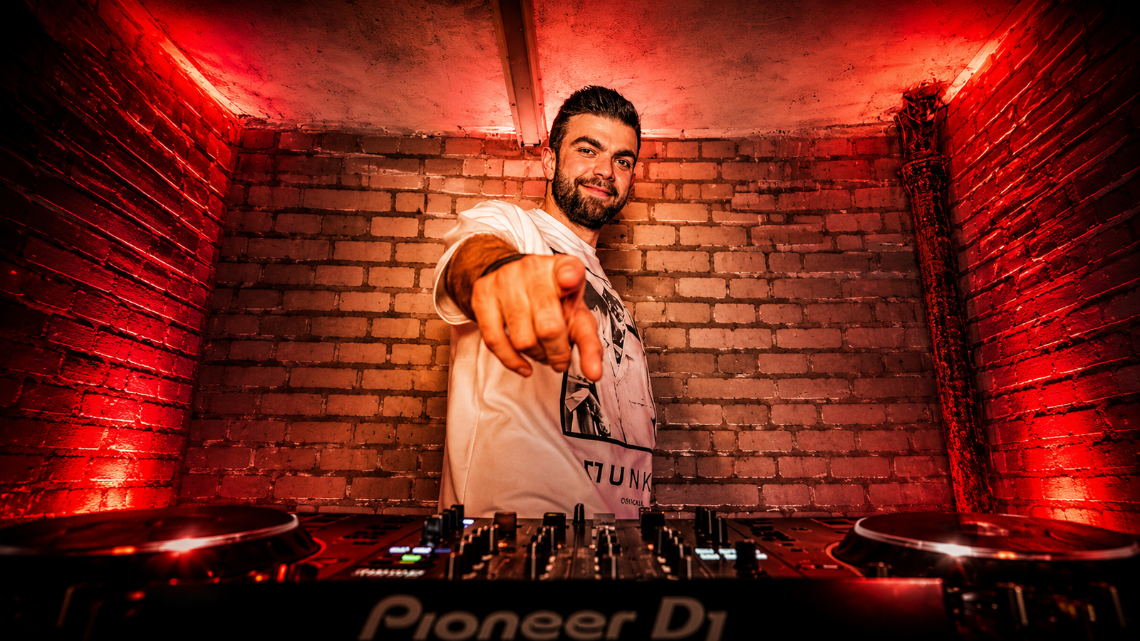 UK Garage meets Breakbeat beneath the surface. For this Shelter Session, MAGAS steps into the bunker with a set built around UK Garage, Breakbeat and bass-driven underground sounds. Swinging drums, broken rhythms and heavy low-end form the foundation, while the energy constantly shifts between deeper grooves and more explosive moments. Rather than relying on the straight four-to-the-floor rhythm that defines many electronic sets, MAGAS brings a completely different kind of movement to the Shelter. Shuffled UK Garage rhythms meet punchy breakbeats, bass-heavy selections and unexpected switches, creating a set that feels unpredictable while still maintaining a natural sense of flow. Throughout the session, rhythm takes the lead. Tracks move between rolling grooves, sharp percussion and heavier bass-driven sections, giving MAGAS room to continuously change the atmosphere without losing momentum. The result is a dynamic journey through different corners of the UK Garage and Breakbeat sound. Recorded inside one of the Netherlands' hidden bunkers, this Shelter Session represents what Beats & Stories is all about: electronic music in its purest form. No stage. No crowd. No distractions. Just the artist, the music and an authentic underground location. For anyone used to the driving pulse of Techno, this session offers something different. And whether you're already into UK Garage and Breakbeat or discovering these sounds for the first time, MAGAS delivers a raw underground set built around rhythm, bass and movement. Watch the full UK Garage & Breakbeat Shelter Session by MAGAS now and experience a different side of the underground.